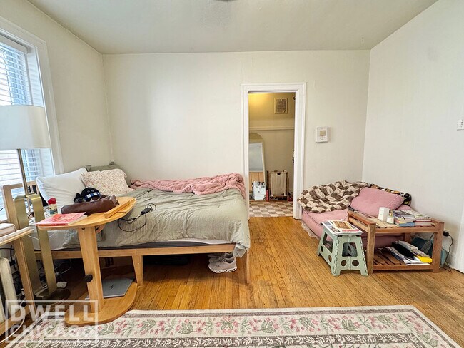 Foto del edificio - 2127 N Dayton St