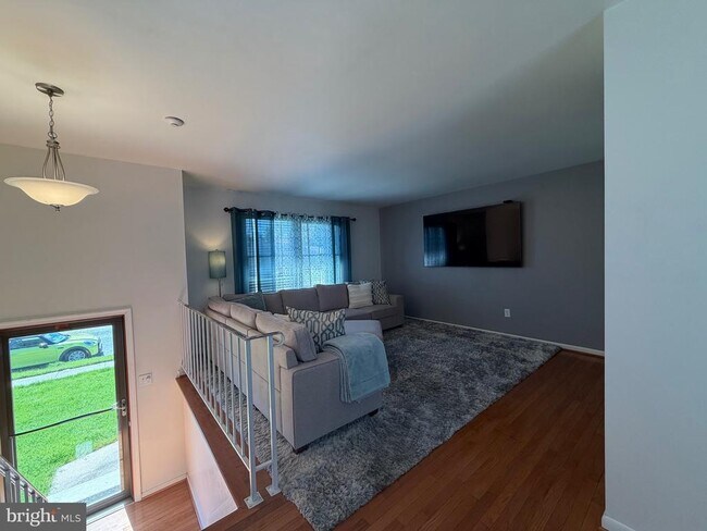 Foto del edificio - 18 Jameson Ln