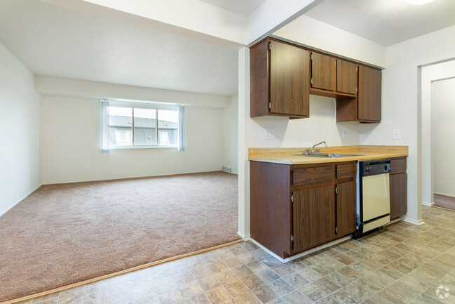 1 BR, 1 BA - 728 SF - West Garden Apartments