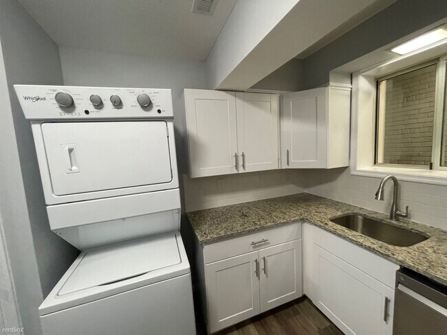 Building Photo - 2 br, 1 bath Condo - 674 Cove Rd Unit 4
