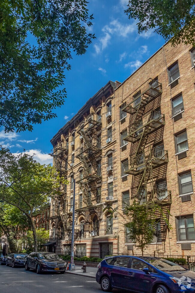 Foto del edificio - 433 W 24th St