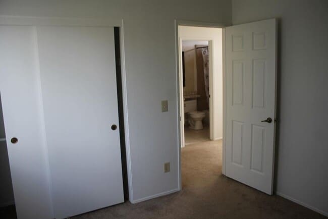 Building Photo - 3Bed/2.5Bath off Poinsettia in Carlsbad!~ ...