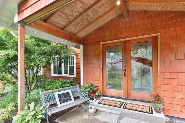 Building Photo - 4 bd 2.5 bathroom single family home in Be...