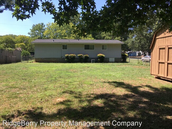 Building Photo - 3 br, 1 bath House - 2 Van Tassel Dr.