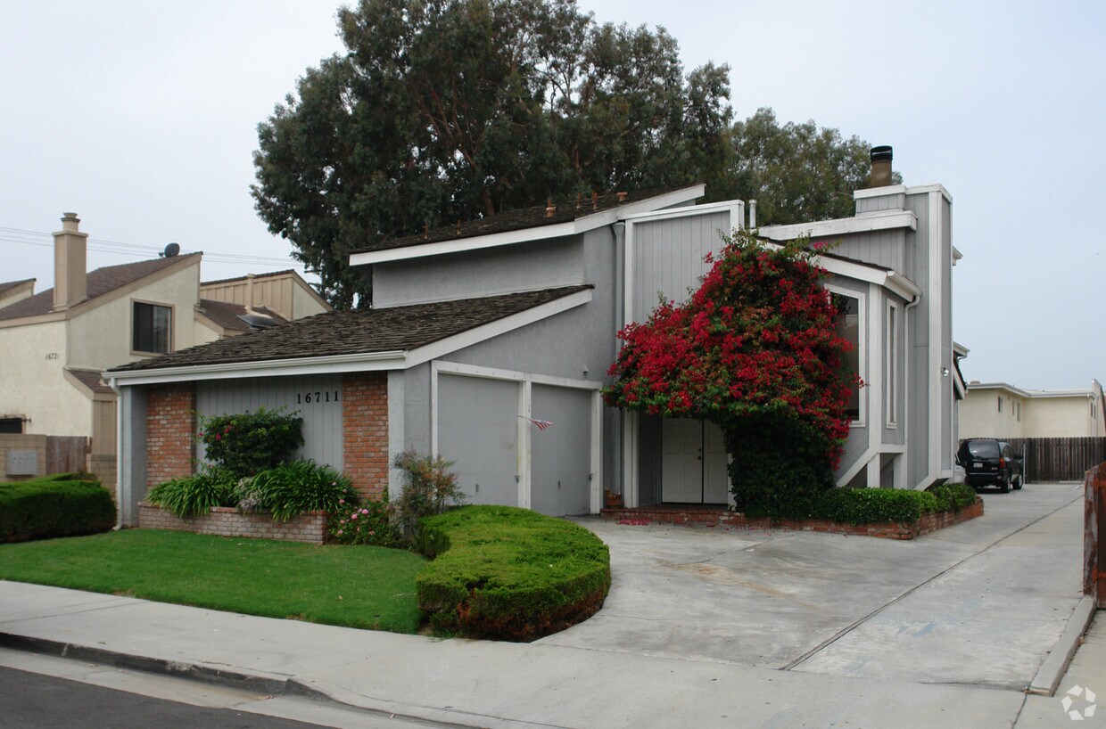Primary Photo - Blanton Apartments