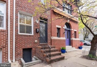 Building Photo - 2132 Cambridge St