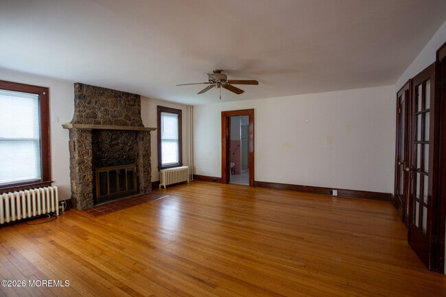 Building Photo - 13 1st St