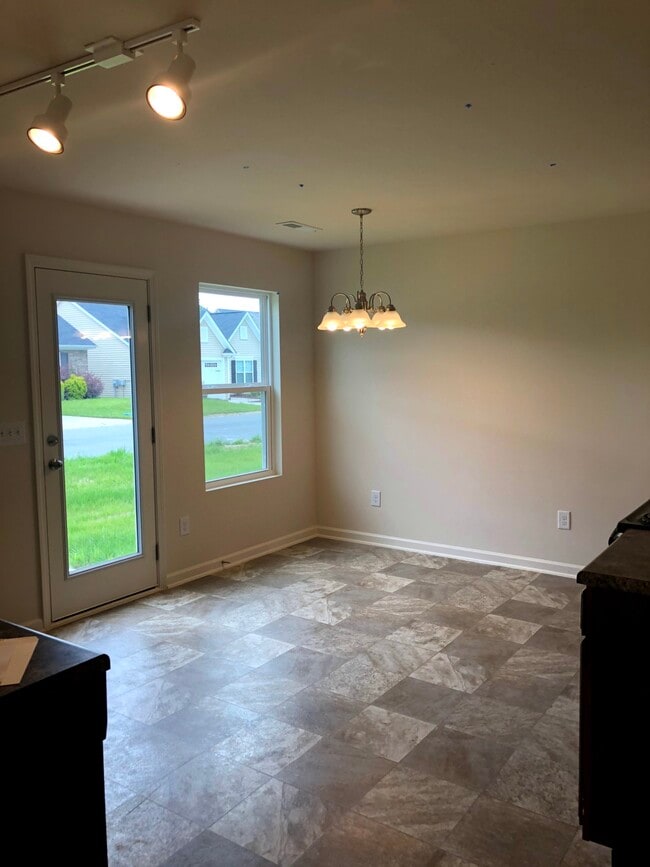 Foto del edificio - 1704 Overcreek Cir