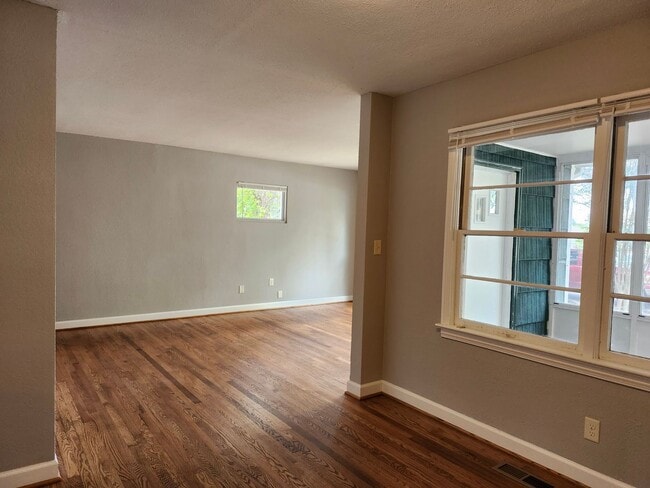 Foto del edificio - Coming In October -  4 bedroom 2 bath home...