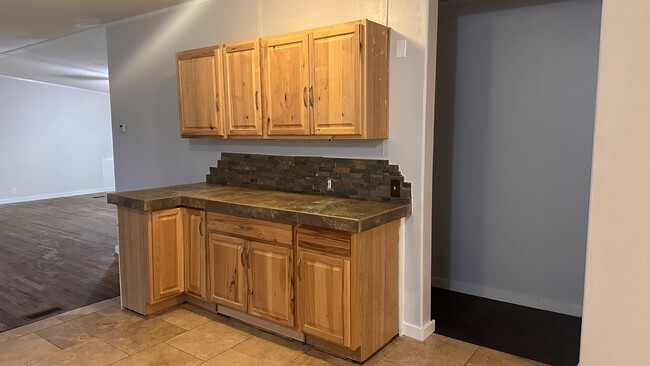 Bar area in kitchen - 110 Key Rd