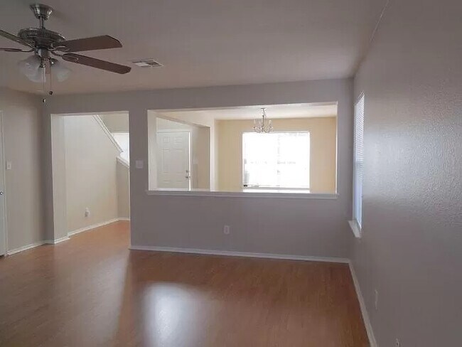 Building Photo - 722 Lavaca Loop