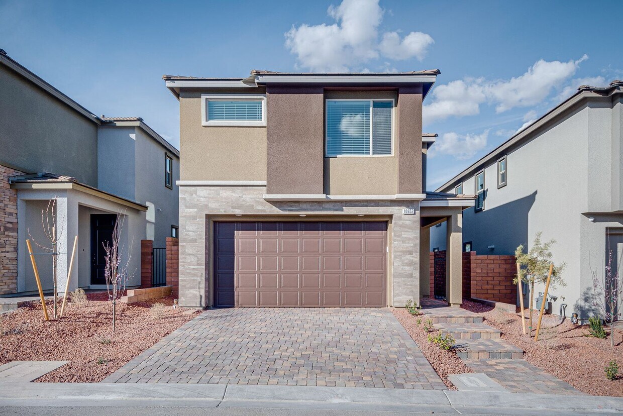 Primary Photo - Single family home in ideal Summerlin loca...