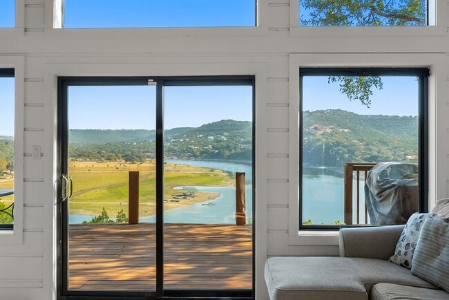 Building Photo - 18300 W Rim Dr