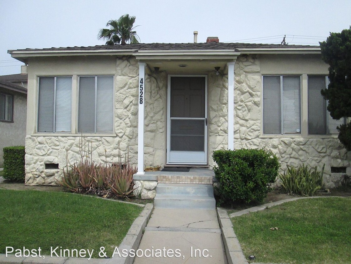 Primary Photo - 4528 Lakewood Blvd
