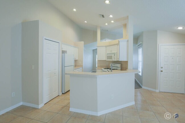 Building Photo - 6229 Crickethollow Dr