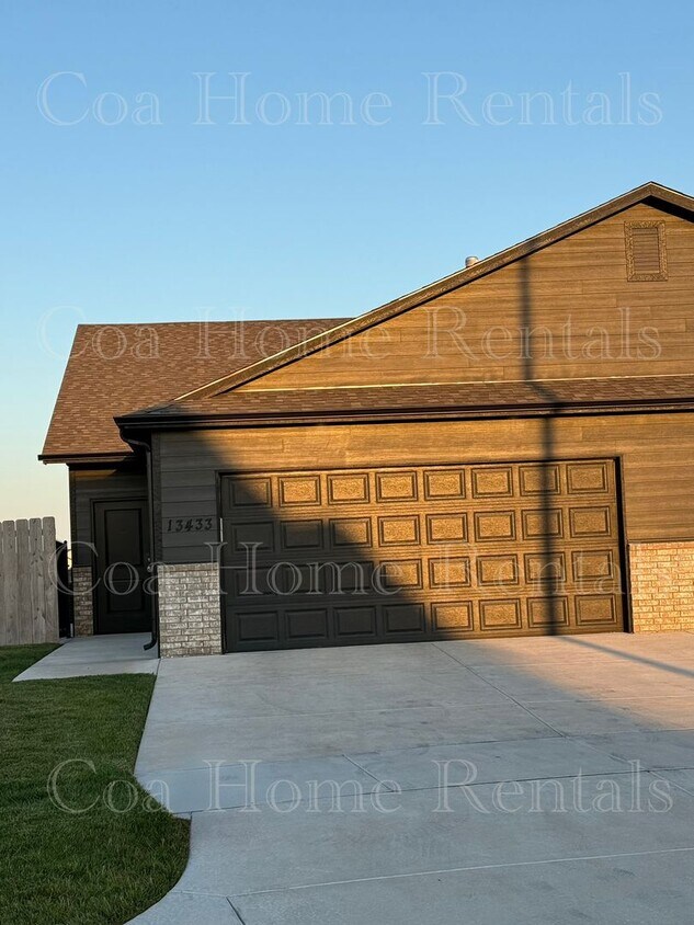 Foto principal - New Construction west side town home