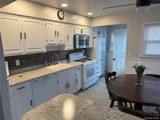 Foto del edificio - 273 Mott Ave