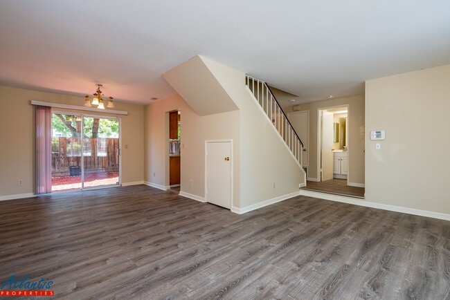 Building Photo - Beautiful Home | LVP Flooring | Central A/C