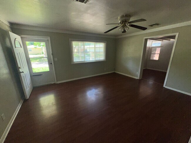 Foto del edificio - 511 Manor Dr