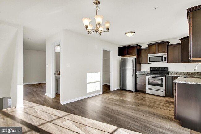 Building Photo - 2500 Oakwood Lane
