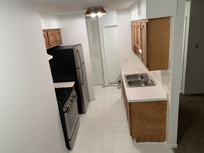 Building Photo - 1500 Robin Cir