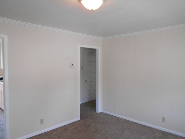 Building Photo - 4403 E Bayley St