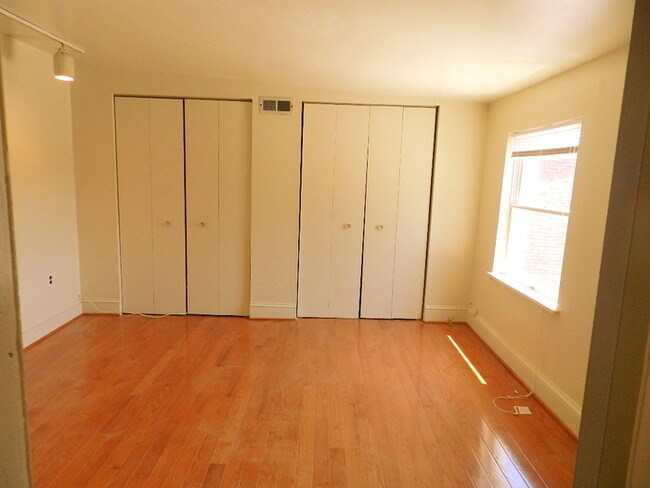 Building Photo - 1532 Pine St