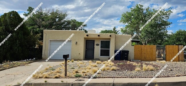 Foto del edificio - Nice 3 Bedroom, 2 Bathroom and 1,120 Sq Ft. Home Great Location in NE Heights.