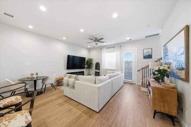 Foto del edificio - 5929 Haring Ln