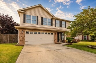 Building Photo - 2525 Millwood Cir SE