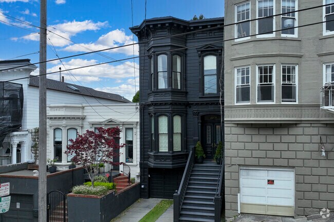 Alternate exterior - 2229 Divisadero St