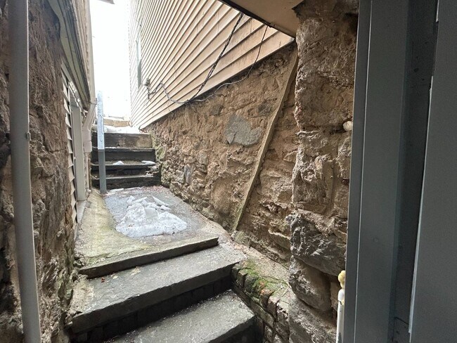 Foto del edificio - 681 Rhinelander Ave