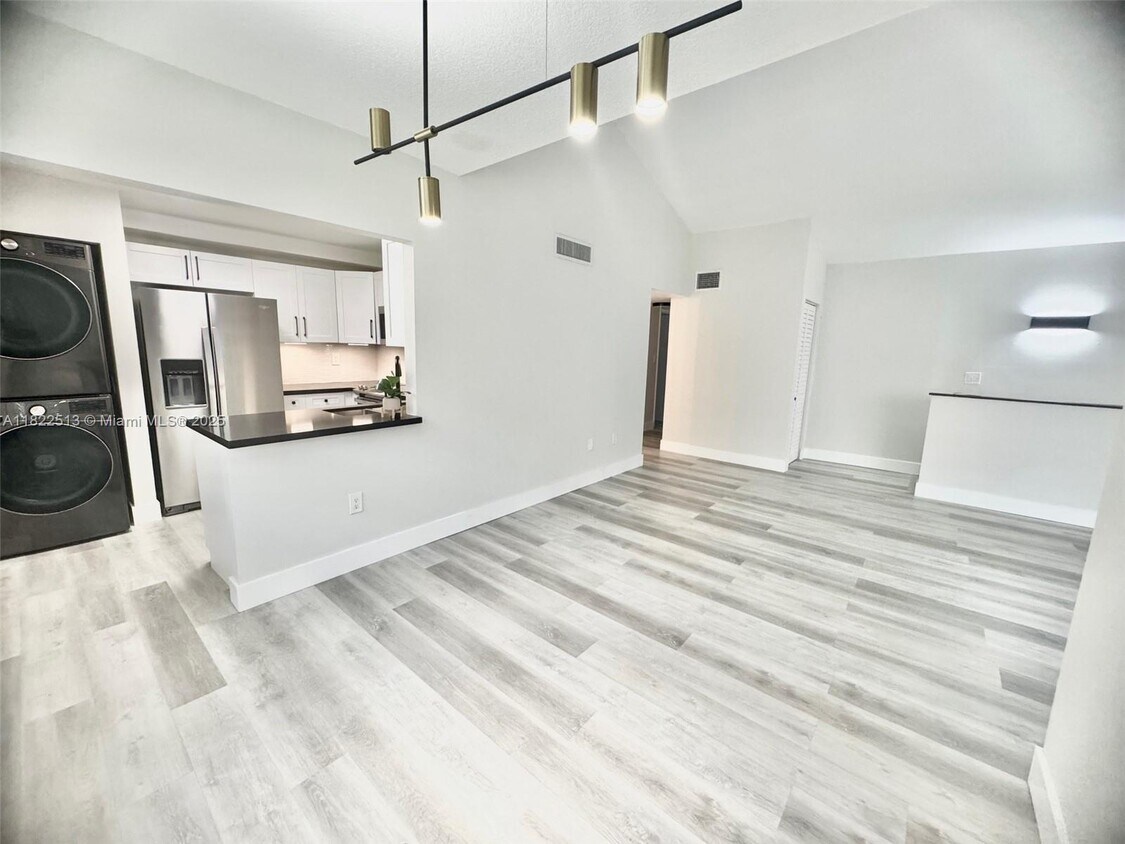 Foto principal - 10309 NW 9th St Cir