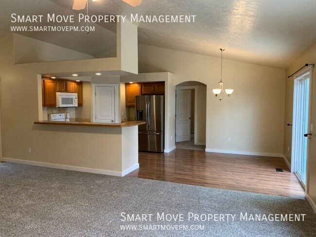 Building Photo - Adorable 4 bd, Plus Bonus. Across from Par...
