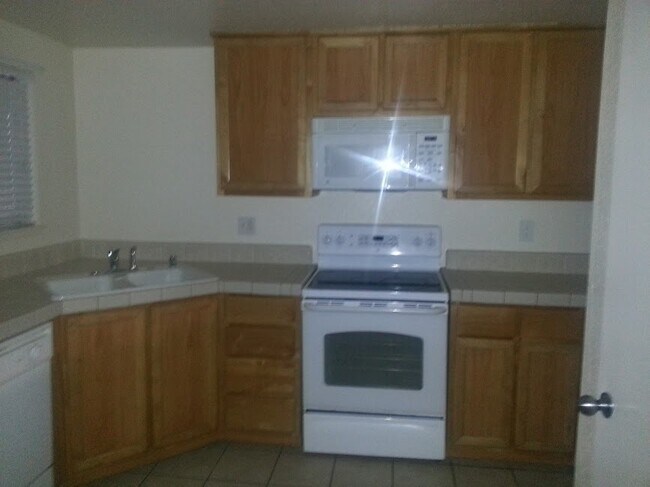 Foto del edificio - 3 bedroom Townhouse in a gated community