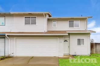 Building Photo - 1630 E Lake Ct