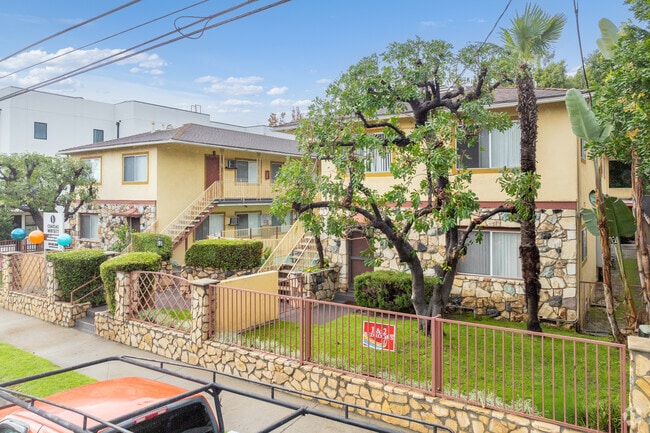 Foto del edificio - Chateau Whitsett Apartments