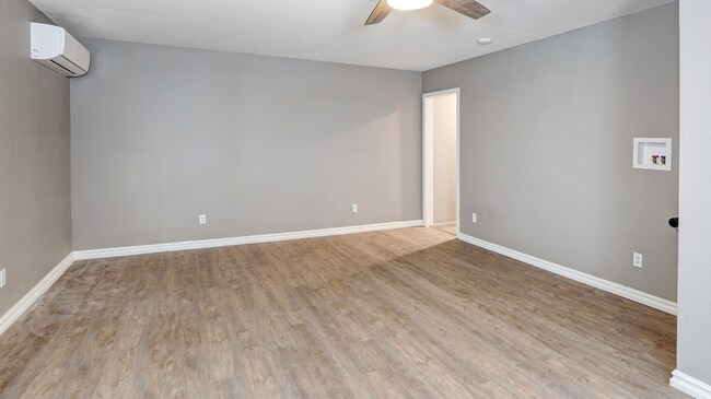 Building Photo - 6682 Ventura Ct