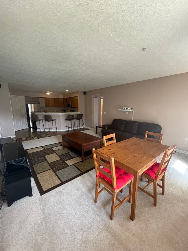 Building Photo - 1610 Oakfield Dr