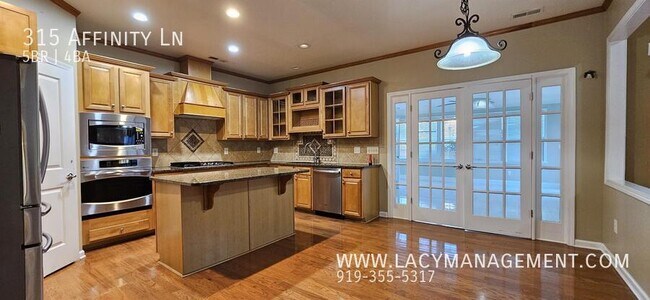 Foto del edificio - 315 Affinity Ln