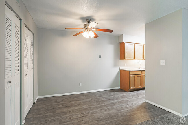 2 HAB, 2 BA - Comedor - Brandywine Crossing Apartments