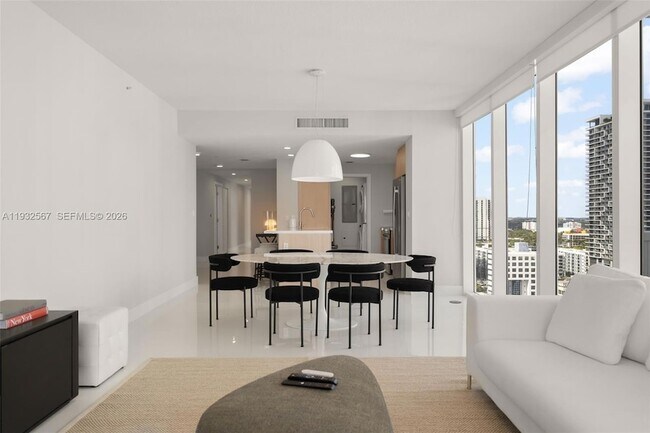 Foto del edificio - 600 NE 27th St