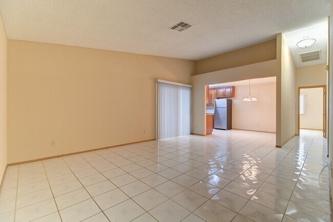 Foto del edificio - 4651 4 Leaf Clover Dr