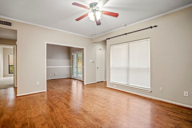 Foto del edificio - 2001 Bering Dr