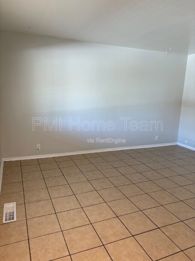 Foto del edificio - 3476 Brinker Ave