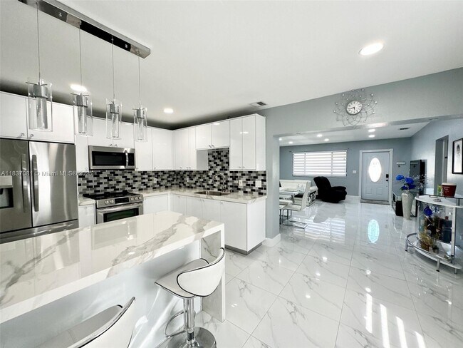 Foto del edificio - 460 NE 169th St