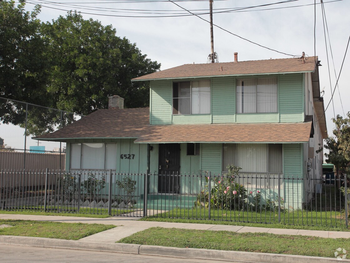 Foto del edificio - 6527 Corona Ave