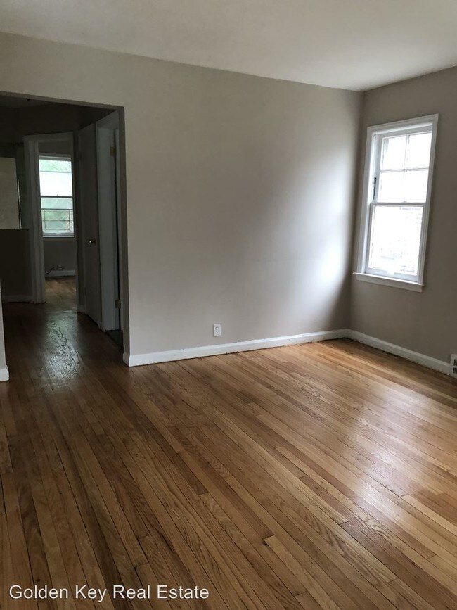 Building Photo - 3 br, 1 bath House - 2151 Deacon St