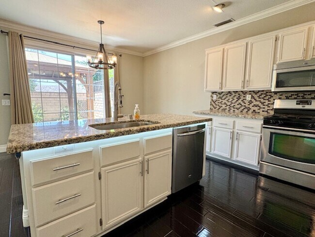 Foto del edificio - Remodeled 3 bedroom in Simi Valley