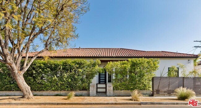 Foto del edificio - 5059 Hesperia Ave